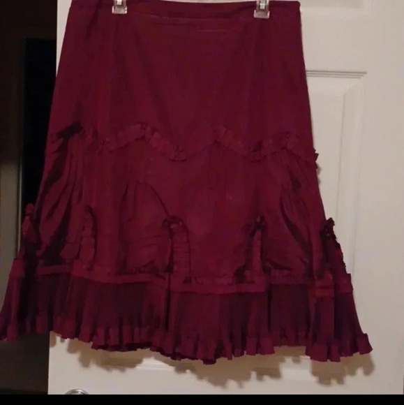 🌹Silky,  Burgundy color skirt from Banana Republic - Picture 9 of 12